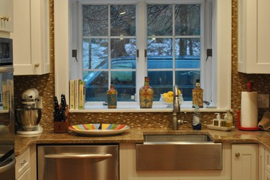 Example of a kitchen design in New York