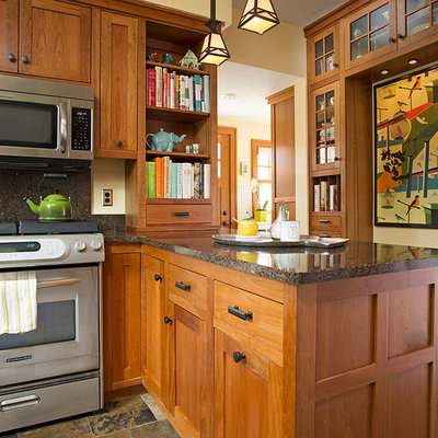 Example of a large arts and crafts u-shaped slate floor eat-in kitchen design in Minneapolis with an undermount sink, shaker cabinets, medium tone wood cabinets, quartz countertops, stainless steel appliances and a peninsula