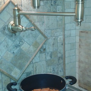 Kitchen pot filler faucet