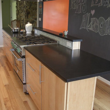 Kitchen/Reading/Desk Area
