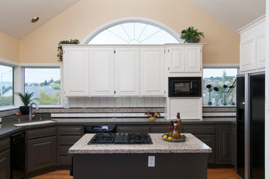 Example of a large trendy kitchen design in San Francisco with quartz countertops
