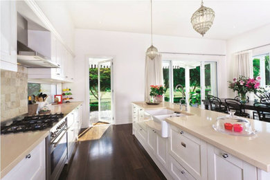 Inspiration for a farmhouse kitchen remodel in Los Angeles