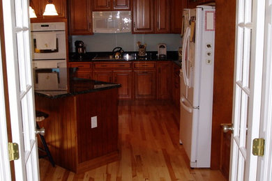 Example of a classic kitchen design in Louisville