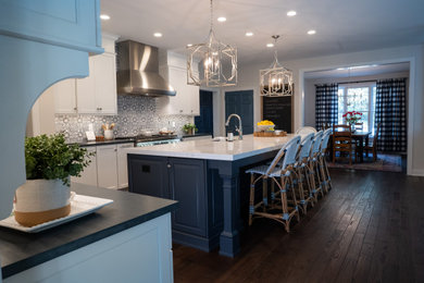 Inspiration for a timeless dark wood floor and brown floor eat-in kitchen remodel in Philadelphia