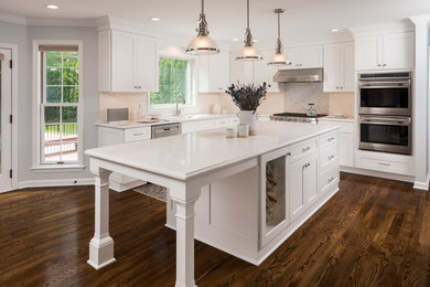 Inspiration for a contemporary eat-in kitchen remodel with an island