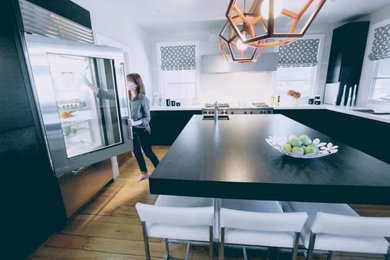 Kitchen - modern kitchen idea in Salt Lake City