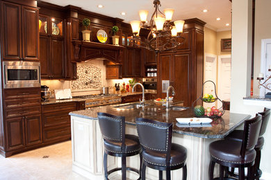 Elegant kitchen photo in Orlando
