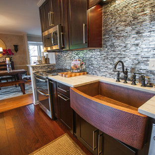 Küchen mit Rückwand aus Stäbchenfliesen und Vinylboden Ideen, Design