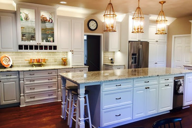 Kitchen - large traditional kitchen idea in Portland