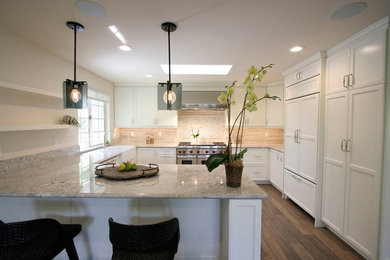 Mid-sized beach style kitchen photo in Los Angeles