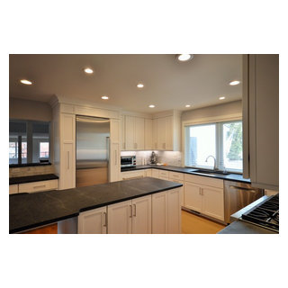 Kitchen remodel with counter deep refrigerator - トラディショナル - キッチン ...