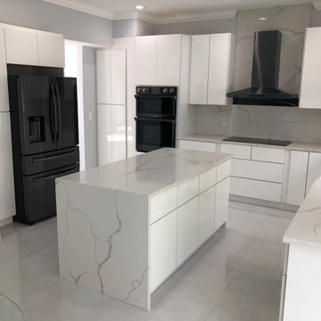 Kitchen Remodel with High Gloss Cabinets and Quartz