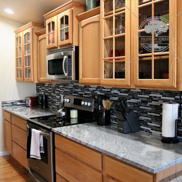 Kitchen Remodel with Oak Cabinets & Grantie Countertops