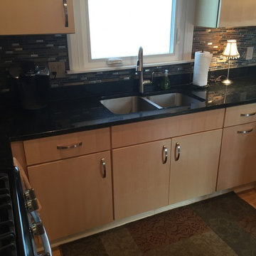Kitchen Remodel with Quartersawn Maple Cabinets