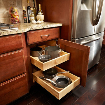 Kitchen Remodeling Featuring Pull Out Cabinet Drawers