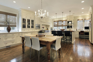 Example of a transitional kitchen design in Los Angeles