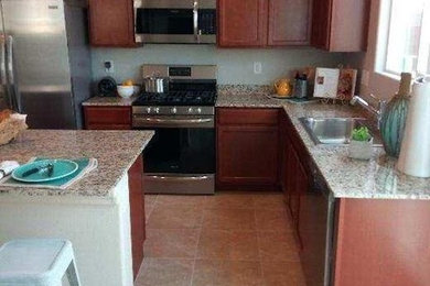 Example of a classic kitchen design in Las Vegas