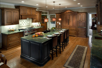 Inspiration for a timeless kitchen remodel in Atlanta