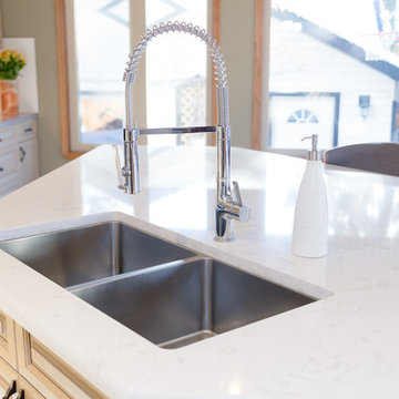 Kitchen Renovation - Bright & Beautiful!