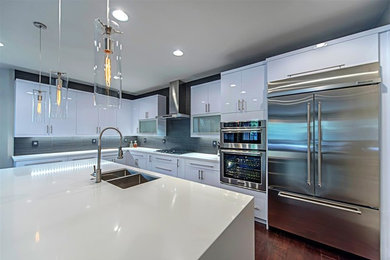 Example of a minimalist kitchen design in Las Vegas