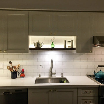 Kitchen renovation in Toronto: shaker style doors + quartz countertop