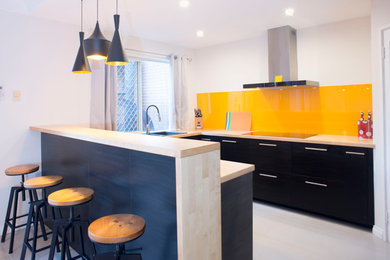 Design ideas for a classic kitchen in Perth.