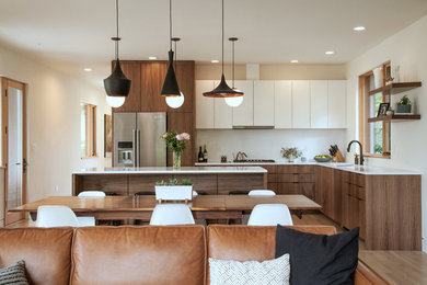 This is an example of a contemporary kitchen in Portland.