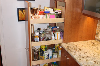 Kitchen - traditional kitchen idea in Denver