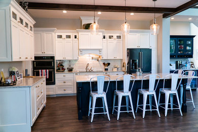 Kitchen - mid-sized cottage kitchen idea in Indianapolis with shaker cabinets, white cabinets, quartz countertops and an island