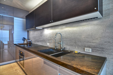 Immagine di una cucina design