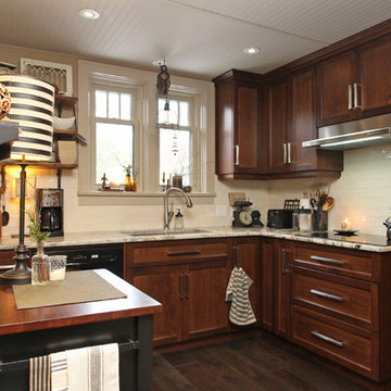 Kitchen: Warm and Cozy
