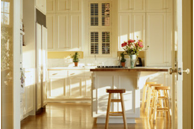 Traditional kitchen in DC Metro.