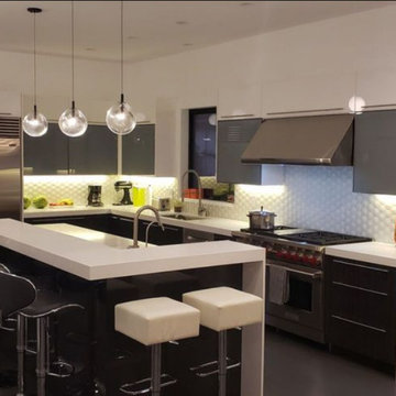 Kitchen with a Smart Color Contrast