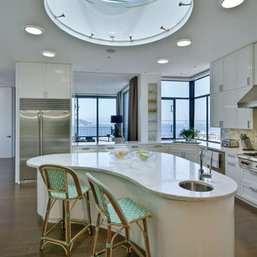 Kitchen with Kidney Shaped Island