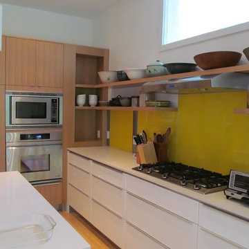 Kitchen with Rift Cut White Oak and High Gloss White