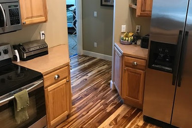Kitchen - transitional kitchen idea in Boise