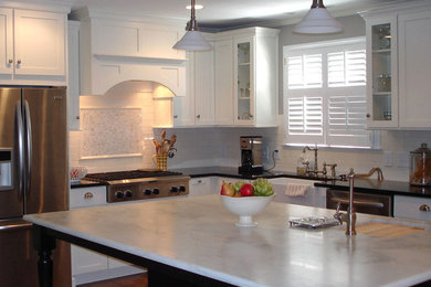 This is an example of a kitchen in Charlotte.