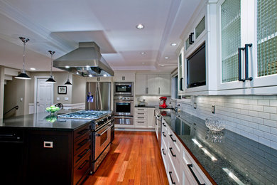 サクラメントにあるトランジショナルスタイルのおしゃれなキッチンの写真
