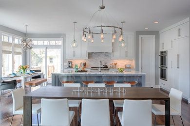 Kitchen - transitional kitchen idea in Austin