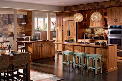 Inspiration for a traditional kitchen in Toronto.