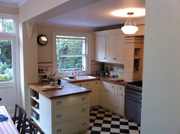 Traditional Kitchen by Progressive Design London