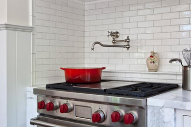 Example of a classic kitchen design in Phoenix