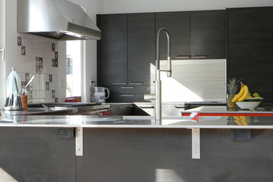 На фото: кухня в стиле модернизм