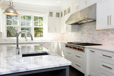 Example of a mid-sized classic l-shaped dark wood floor and brown floor eat-in kitchen design in New York with an undermount sink, shaker cabinets, white cabinets, marble countertops, gray backsplash, marble backsplash, stainless steel appliances, an island and gray countertops