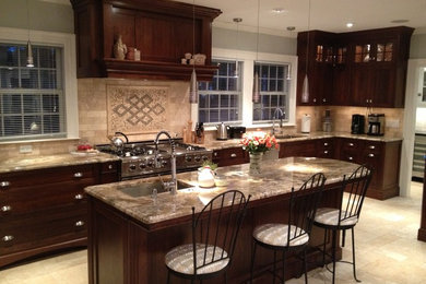 Example of a classic kitchen design in Boston