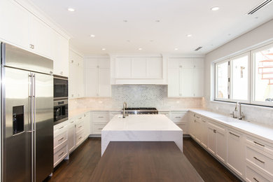 Photo of a large contemporary u-shaped enclosed kitchen in Chicago with a submerged sink, shaker cabinets, white cabinets, quartz worktops, grey splashback, metro tiled splashback, dark hardwood flooring, an island and stainless steel appliances.