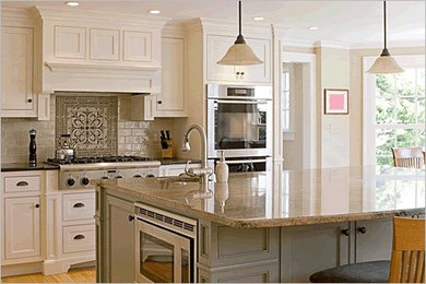 Kitchen - traditional kitchen idea in Boston