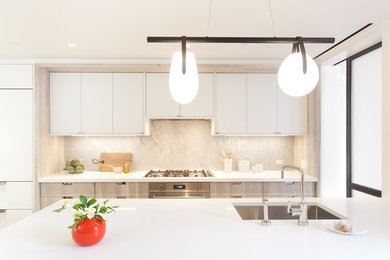 Inspiration for a contemporary kitchen in Montreal.