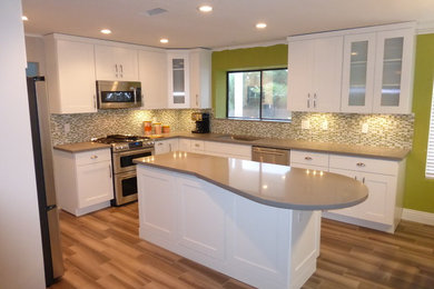 Example of a classic kitchen design in Las Vegas