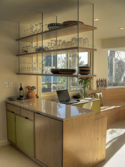 Midcentury Kitchen by mark gerwing
